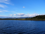 Puerto Harberton und Isla Navarino (Hintergrund)