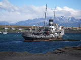 Das erste (unechte) Wrack im Hafen von Ushuaia